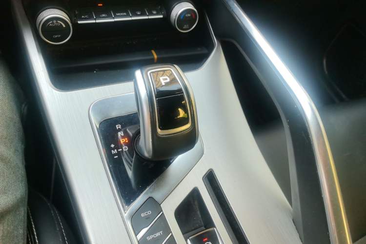 Used Geely Auto Coolray 2019 260T DCT Knight China VI Standard Gear Lever