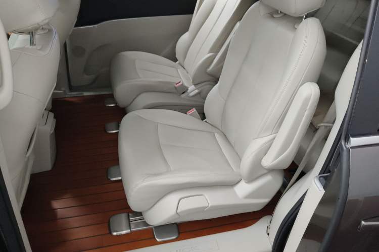 Used Buick GL8 2023 Land Executive Class Smart Enjoyment Model
