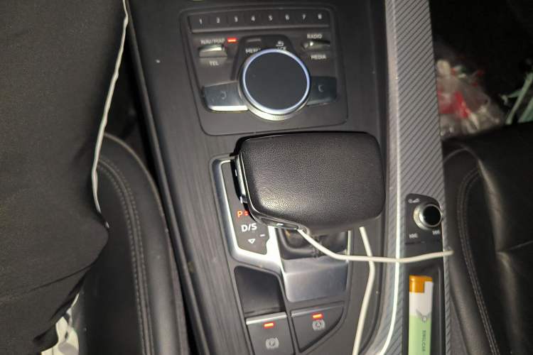 Used Audi A4L 2017 Plus 40 TFSI Fashion Model Gear Lever