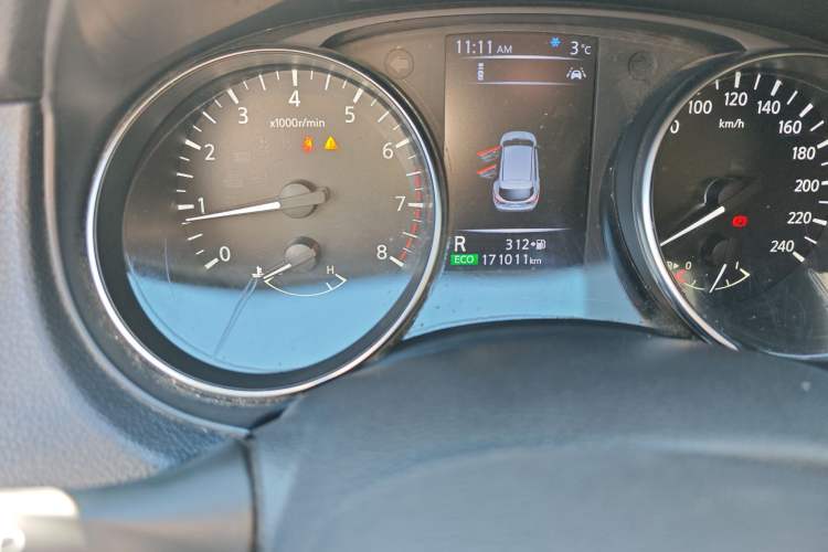 Used Nissan Qashqai 2019 2.0L CVT Luxury Edition Odometer Close Up