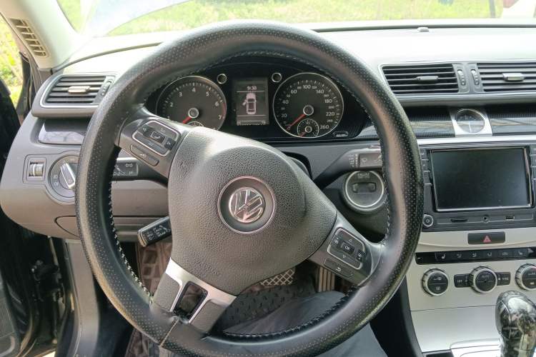 Used Volkswagen Magotan 2012 Revised 1.8TSI Luxury Version Steering Wheel