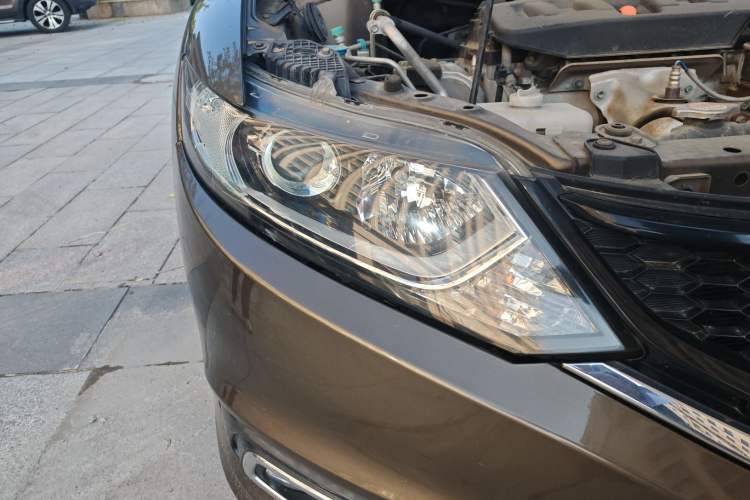 Used Honda Jade 2016 1.8L Automatic Comfort Elite Version 5 Seats Right Front Headlight