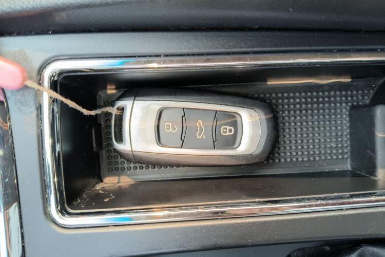 Used Geely Auto Emgrand 2017 Sedan Million Edition 1.5L Manual - Upward Version Vehicle Key