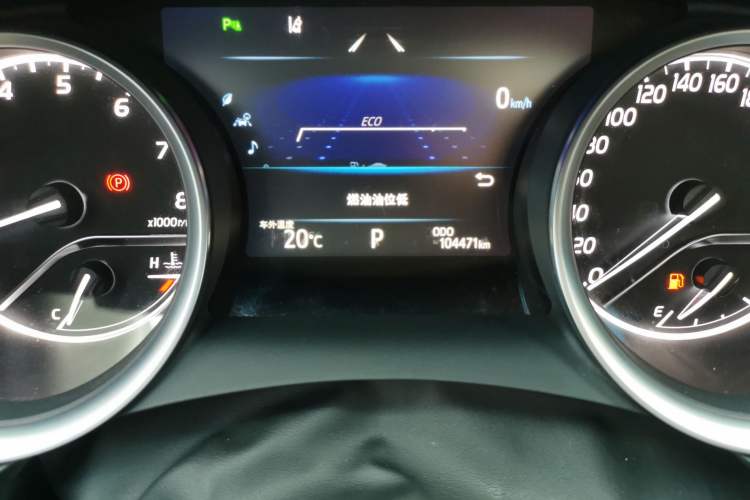 Used Toyota Camry 2018 2.5G Luxury Edition Odometer Close Up