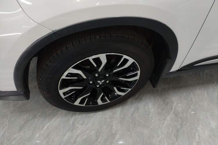 Used Mitsubishi Outlander 2019 2.4L 4x4 Zhi Xiang Edition 5 Seats China V Emission Standard Exterior 4