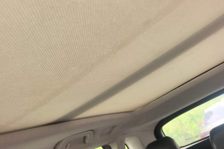 Used Zotye Domy X5 2017 Upgraded Model 1.5T CVT ZhiXian Edition Headliner