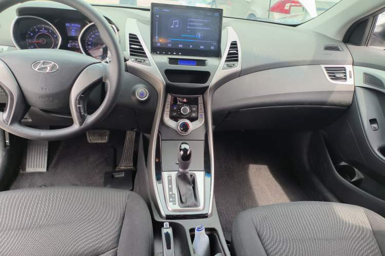 Used Hyundai Elantra (5th Generation / Langdong) 2015 1.6L Automatic Leading Model Gear Lever