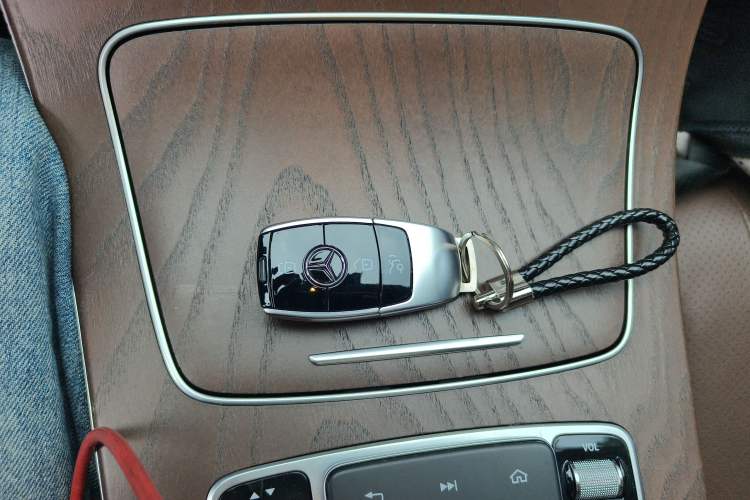 Used Mercedes-Benz E-Class 2019 Facelifted E 300 L Stylish Version Vehicle Key