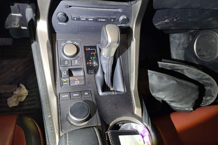 Used Lexus NX 2016 200 All-Wheel Drive FENGSHANG Version Gear Lever