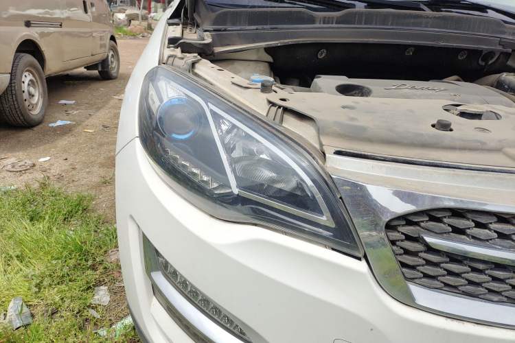 Used Zotye Domy X5 2017 Upgraded Model 1.5T Manual Luxury Version Right Front Headlight