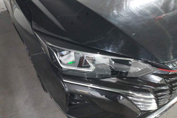 Used Dongfeng Aeolus Yixuan MAX 2023 1.5T Ultra-Stylish Trendsetting Dad Edition Right Front Headlight