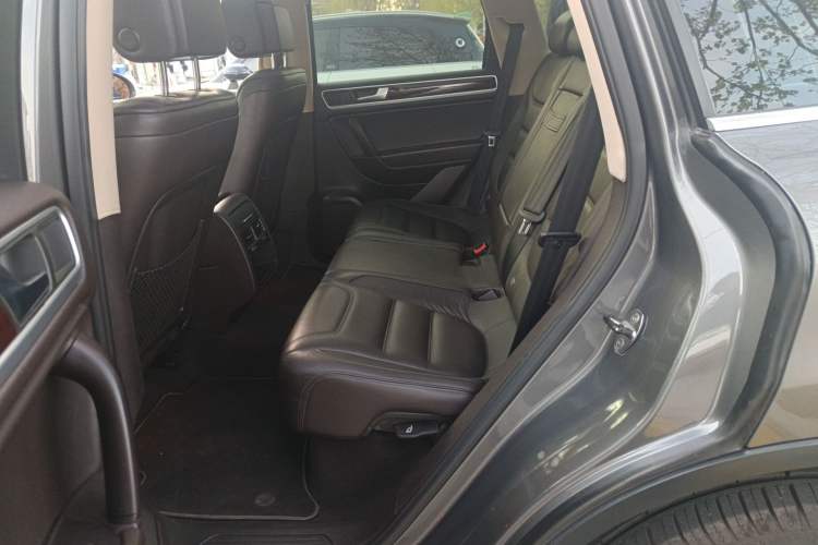 Used Volkswagen Touareg 2011 3.0 TDI Diesel Standard Version Left Rear Seat