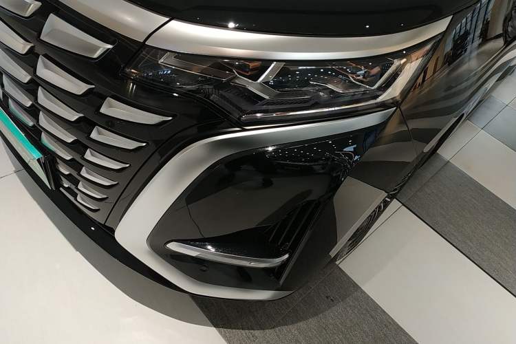 Used Denza D9 2024 DM-i 980 Four-Wheel Drive Prestige Model
