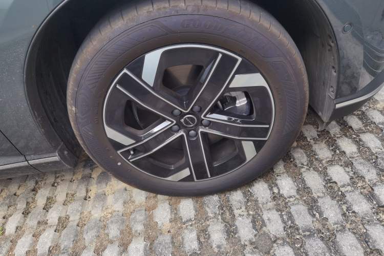 Used Volvo Volvo XC70 Plug-in Hybrid 2026 Model Two-Wheel Drive Long-Range Core
