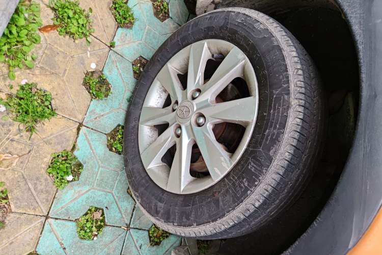 Used JAC Group Tongyue RS 2012 RS 1.3L Manual - Shangdong Luxury Model Right Front Wheel Hub