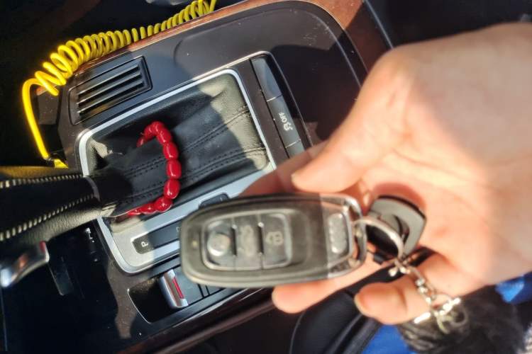 Used Audi A4L 2012 2.0 TFSI automatic Comfort trim level
