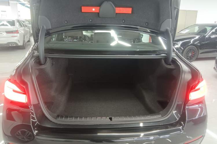 Used BMW 5 Series 2021 Facelifted 530Li Leading Edition M Sport Package
