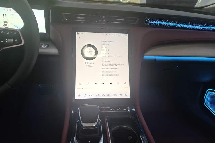 Used Hongqi H5 2025 2.0T Automatic Flag Edition – 500 000 Units Commemorative Version Audio And AC Panel