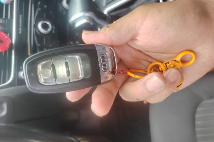 Used Audi A4L 2015 35 TFSI Automatic Standard Model Vehicle Key