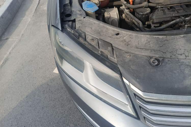 Used Volkswagen Magotan 2012 Revised Version 1.8TSI Leading Edition Right Front Headlight