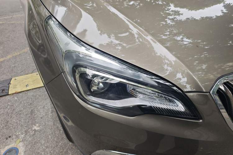 Used Buick Envision 2016 20T Two-Wheel-Drive Elite Model Right Front Headlight