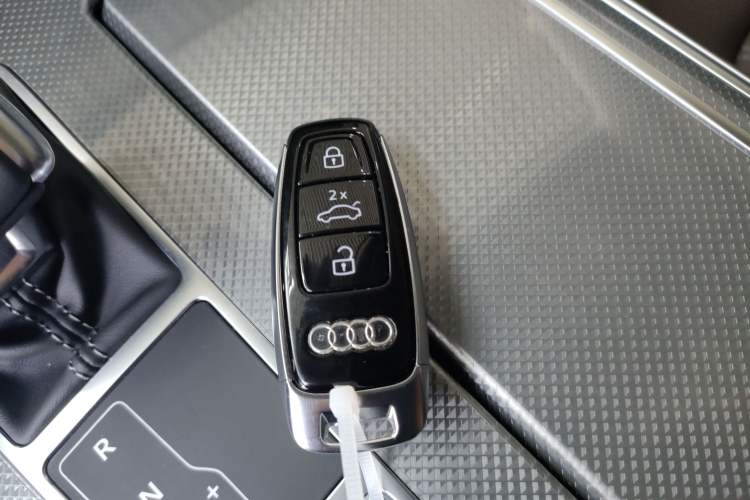 Used Audi A7L 2024 45TFSI quattro S-line Visionary Edition Flow Crystal Package
