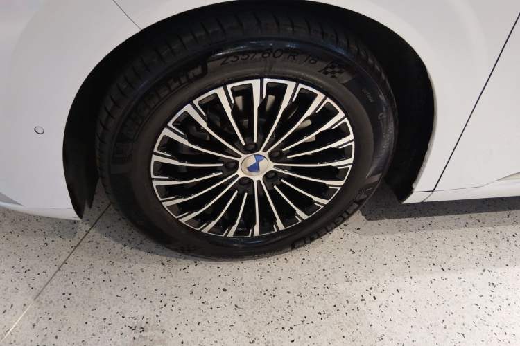 Used Denza D9 2022 EV 600 Four-Wheel Drive Flagship Model
