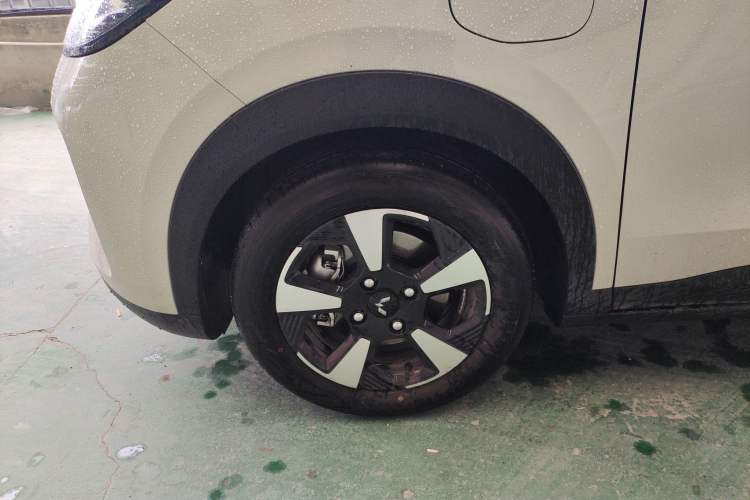 Used Wuling Bingo PLUS 2024 330 km Range Five-Seater Version
