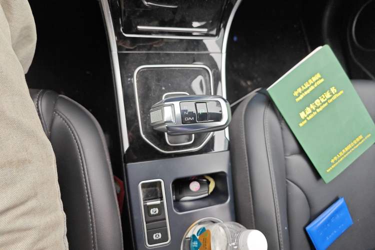 Used Haval H2 2018 Red-Label 1.5T Dual-Clutch Two-Wheel-Drive Luxury Model Gear Lever