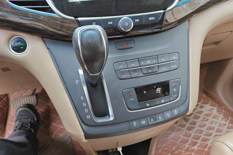 Used Buick GL8 2017 ES 28T Premium Version China V Standard Gear Lever