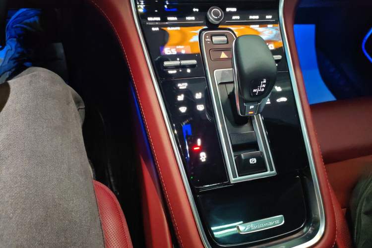 Used Porsche Panamera 2021 Panamera Executive Long Wheelbase 2.9T Gear Lever