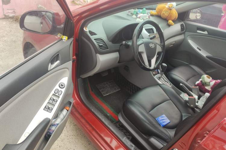 Used Hyundai Verna (older generation) 2010 Sedan 1.4L Automatic Fashionable GT Model Driver Seat