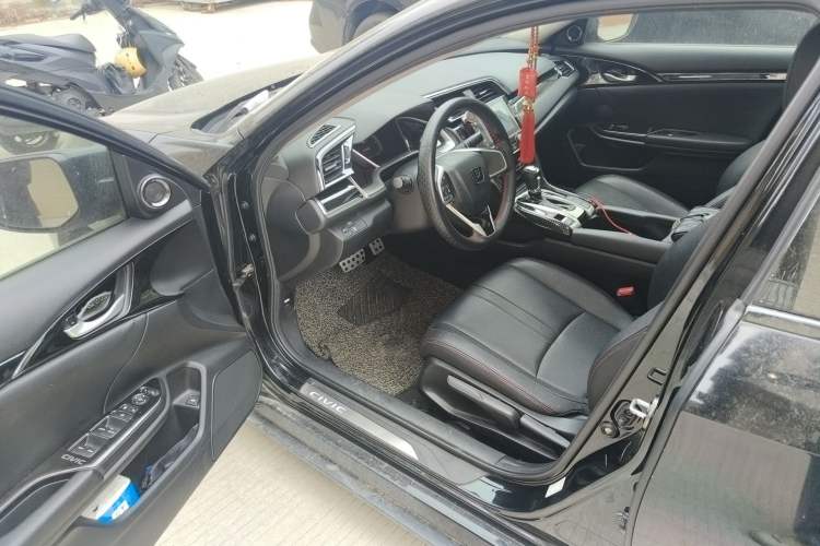 Used Honda Civic 2016 220TURBO CVT Luxury Edition Driver Seat