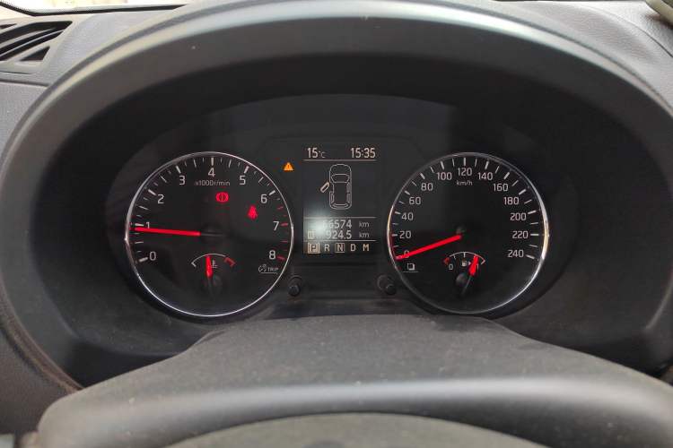 Used Dongfeng Fengdu MX6 2016 2.0L CVT Two-Wheel Drive Excellence Edition