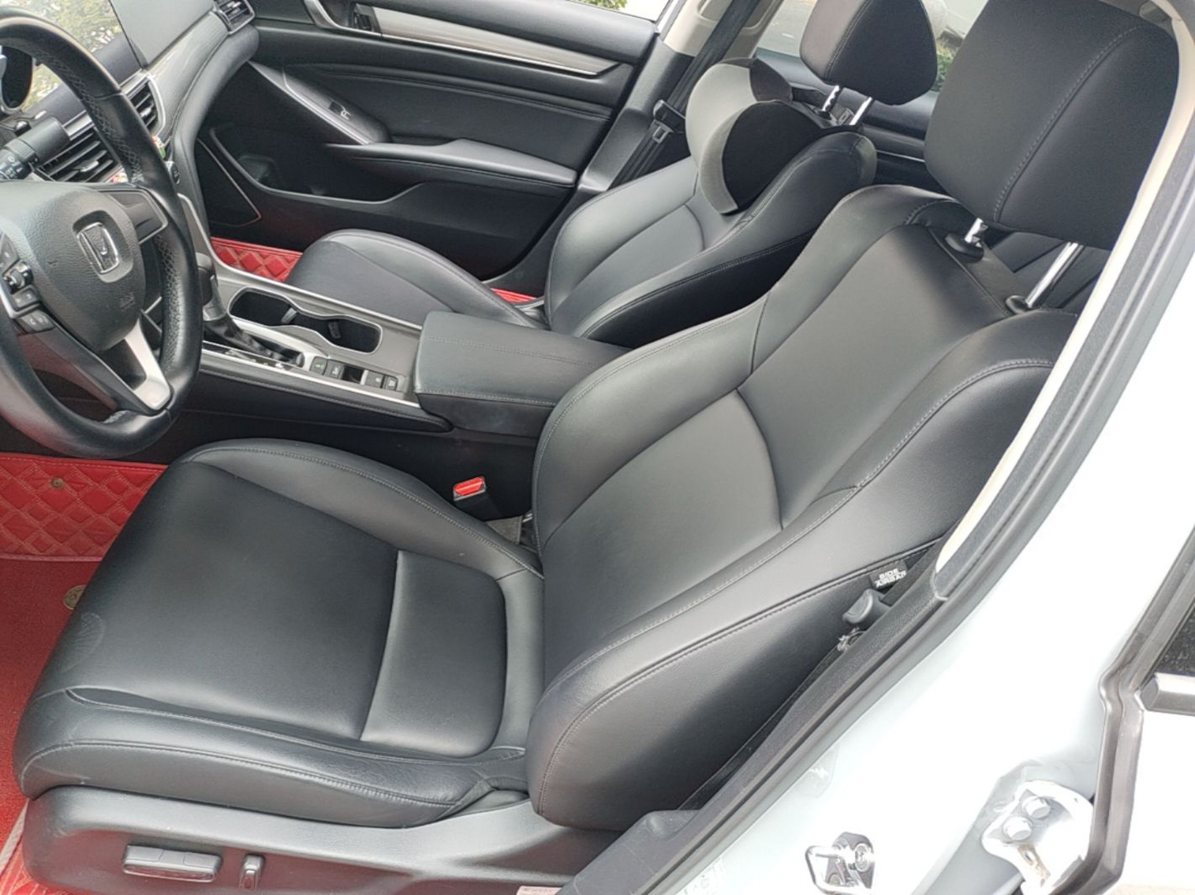 Vordere Reihe im Auto