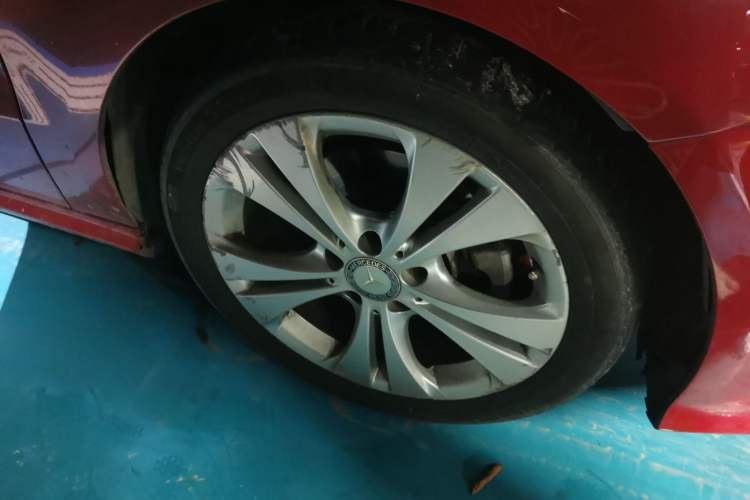 Used Mercedes-Benz B-Class 2015 B 200 Sport Edition Right Front Wheel Hub