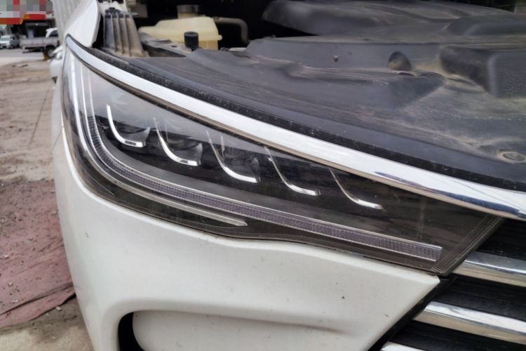 Used BYD Song MAX 2017 1.5T Manual Comfort 7-Seater Right Front Headlight