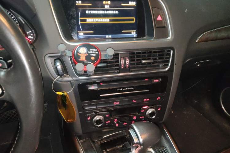 Used Audi Q5 2016 40 TFSI Comfort Model Audio And AC Panel