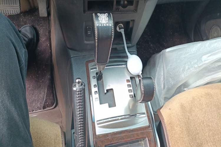 Used Mitsubishi Pajero Sport  Gear Lever
