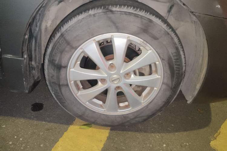 Used Nissan Sylphy 2012 Classic 1.6XE Automatic Comfort Edition Right Front Wheel Hub