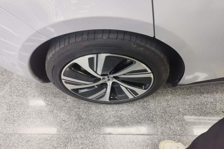 Used Nio ET5 2022 75 kWh Right Rear Wheel Hub