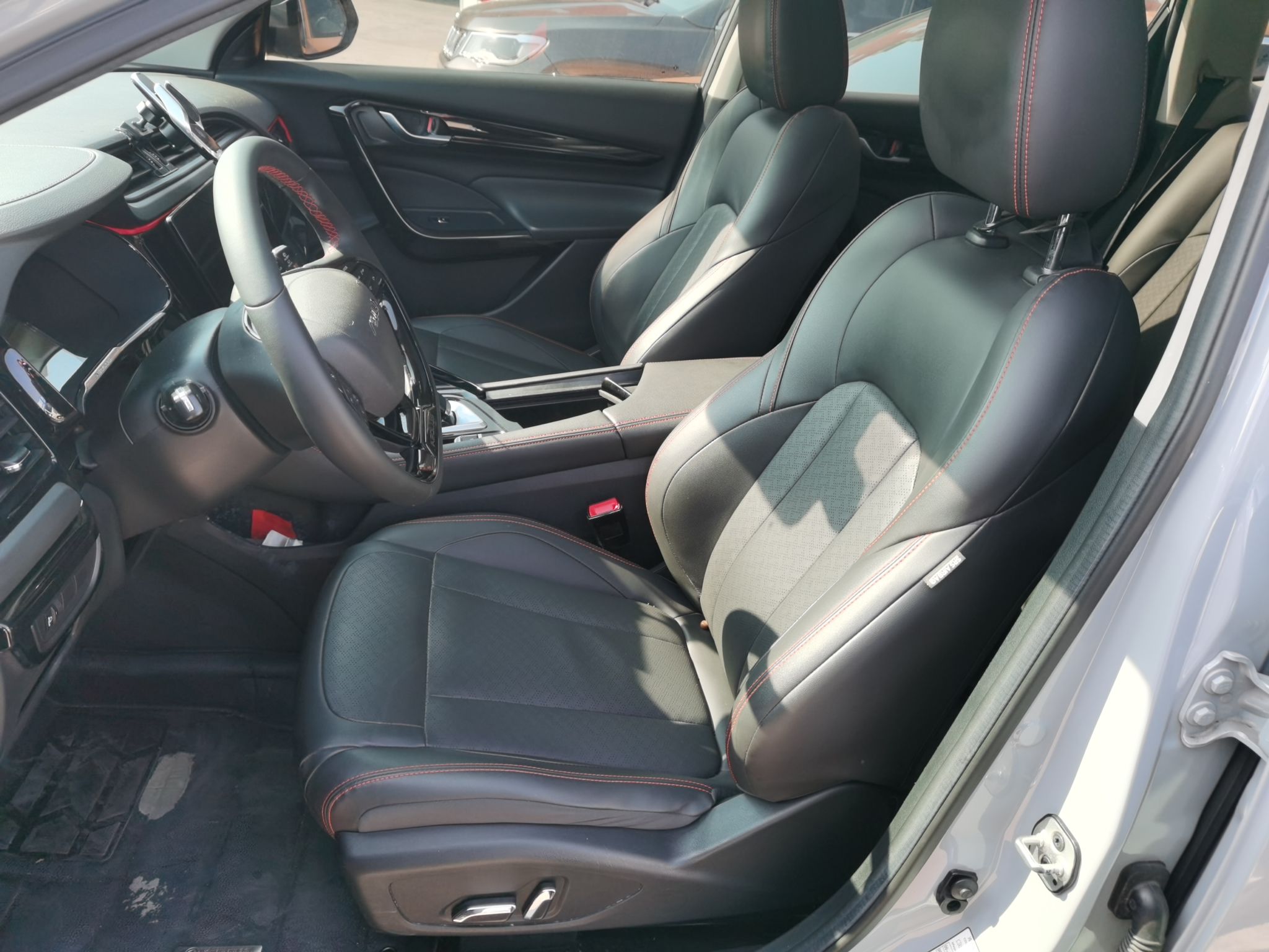 Переднее сиденье в автомобиле