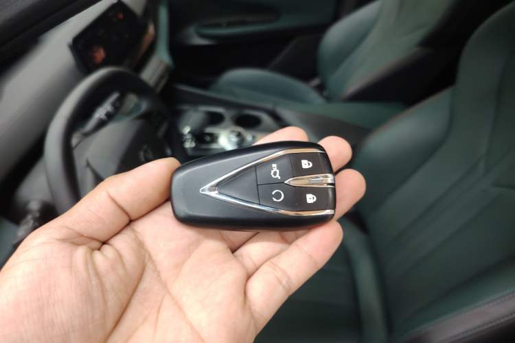 Used Changan UNI-V iDD 2024 Blue Whale Smart Electric iDD 136km ZhiKu Model
