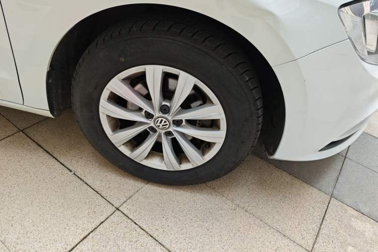Used Volkswagen Bora 2018 1.5L Automatic Fashion Model Right Front Wheel Hub