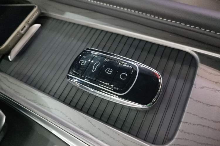 Used Chery Fengyun A8 2025 Model 70km Standard Version