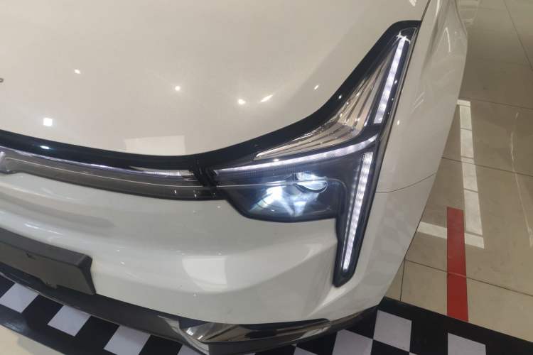 Used NETA U 2023 Neta U-Ⅱ Challenge Edition 400 LFP Left Front Headlight