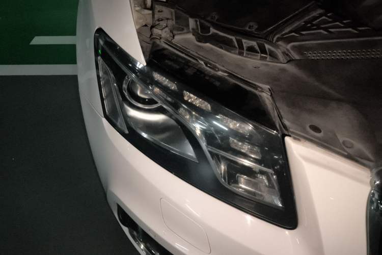 Used Audi Q5 2010 3.2 FSI Sport Edition Right Front Headlight