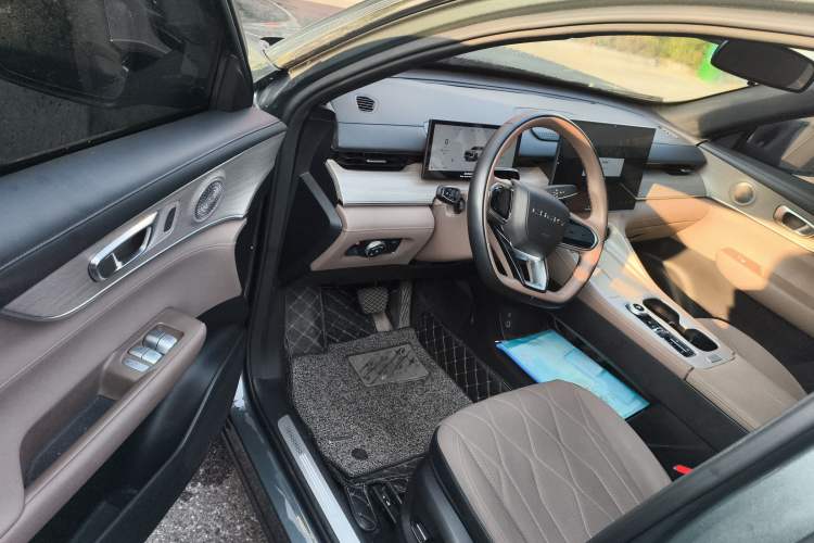 Used Chery Tiggo 8 PLUS 2025 290TGDI DCT Prestige 5-Seater
