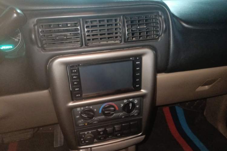 Used Buick GL8 2005 2.5L CT1 Comfort Model Audio And AC Panel