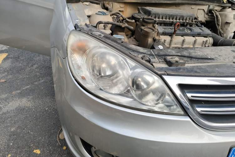 Used Volkswagen Lavida 2011 1.6L Automatic Premium Edition Right Front Headlight